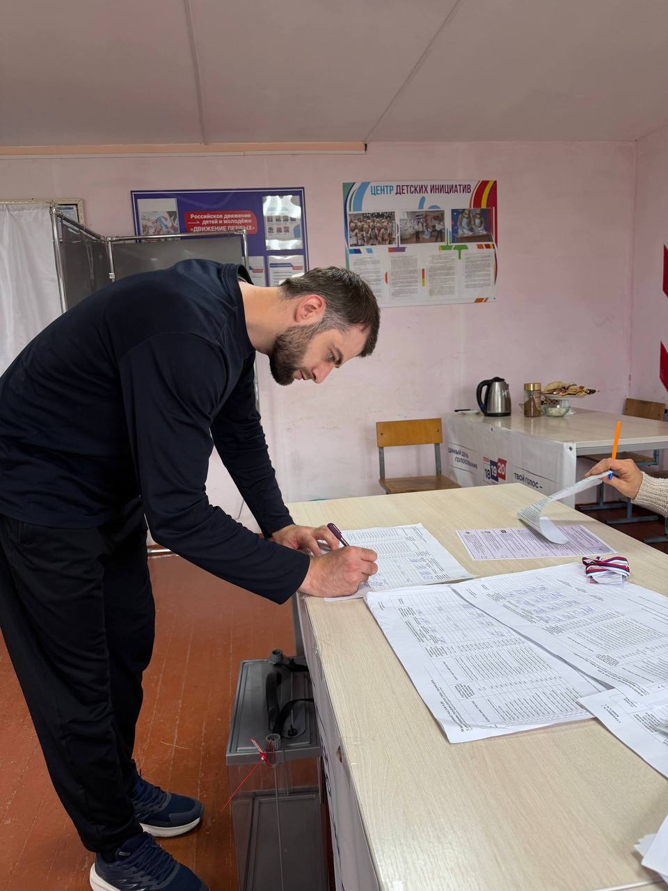 Сотрудники Гуманитарно-педагогического колледжа приняли участие в выборах, депутатов Государственной Думы РФ, Народного Собрания РД и органов местного...
